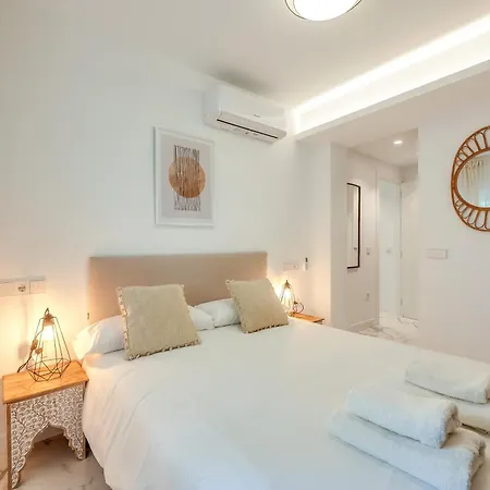 Cozy & Refurbished In Old Town *
