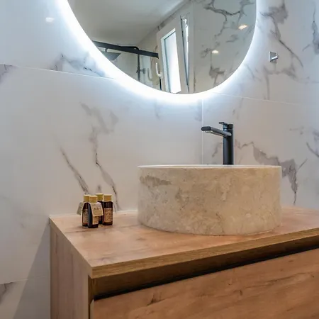 Cozy & Refurbished In Old Town Appartement *